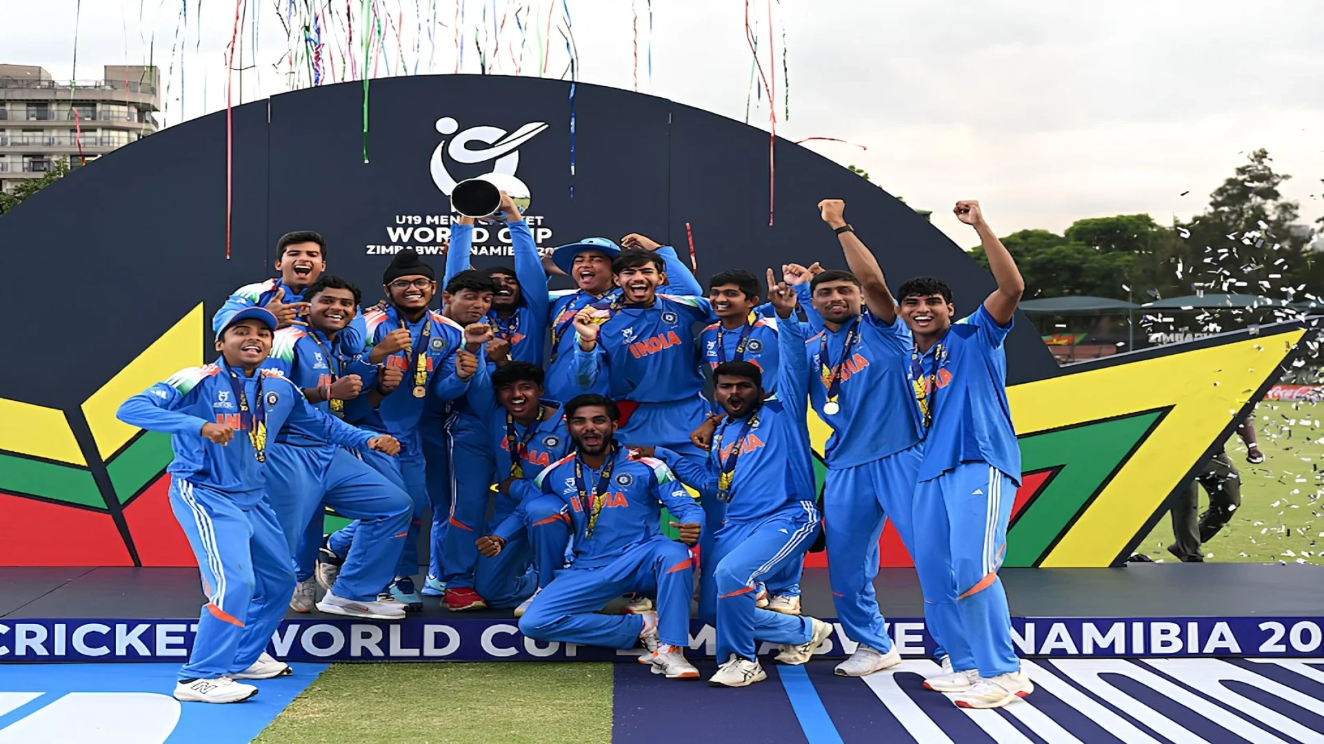 بھارت نے انگلینڈ کو 100 رنز سے شکست دے کر انڈر 19 ورلڈکپ جیت لیا